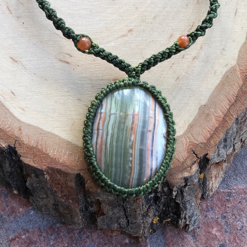 Sold banded green orange agate boho necklace - Picture 2 of 8
